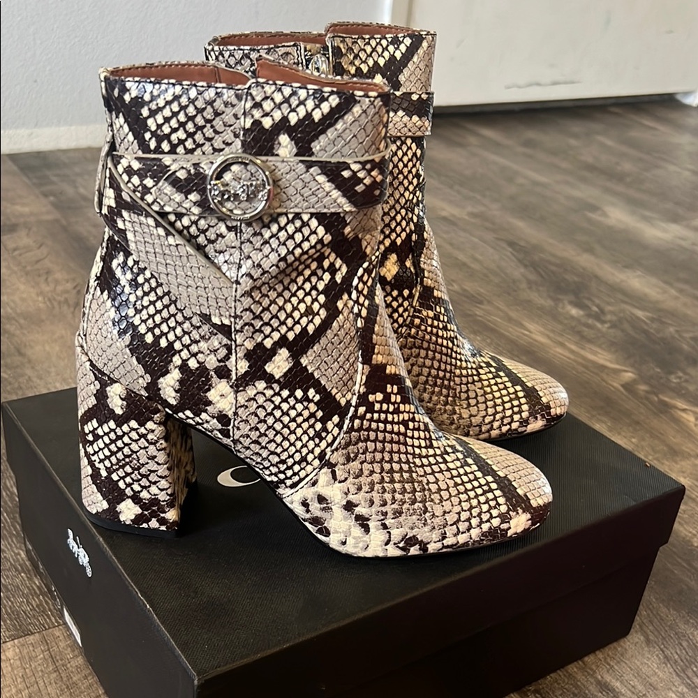 Coach Leather Snakeskin Patterned Heeled boots Size 8